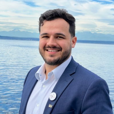 Good example of an outdoor headshot. 