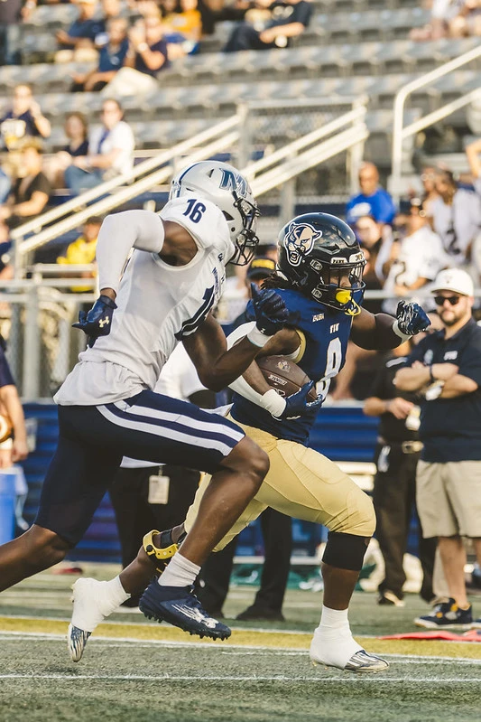 FIU Football player Lexington Joseph rushing